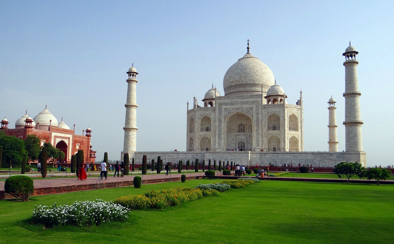 best time to go to Taj Mahal